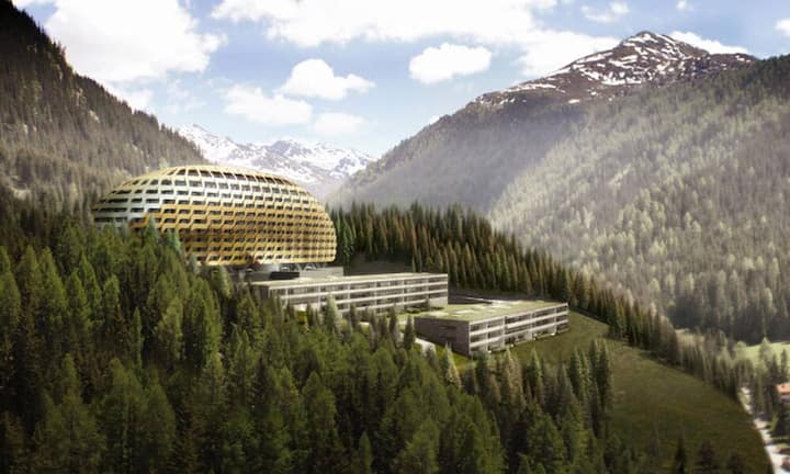 Malerisch gelegen am Fusse des Flüelapasses bietet das Intercontinental Davos den Hotelgästen einen einzigartigen Blick über den Davosersee und die Bündner Alpen. (Bilder: stillipark.ch)