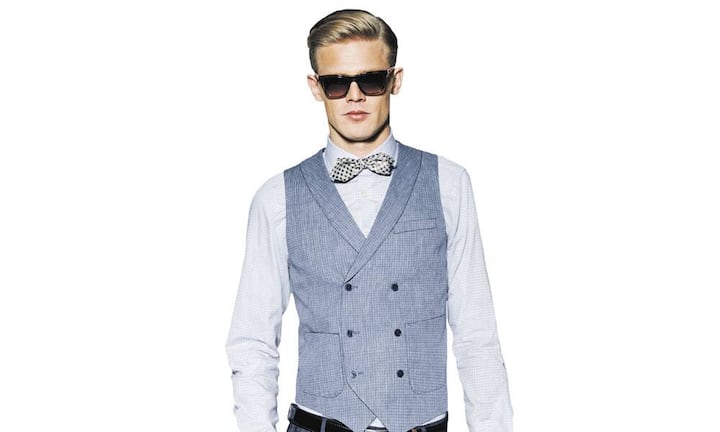 Joop-MarkantJoop sieht den Business-Mann in dieser Saison als selbstbewussten Gentleman mit markanter Ausstrahlung. Passend dazu diese klassische Sonnenbrille mit Farbverlauf in Rot-braun.Preis: 245 Franken