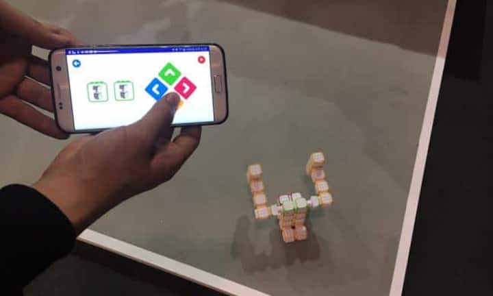 Den Spielroboter aus Korea namens Cubroid können Kinder selbst zusammenbauen und per App steuern.