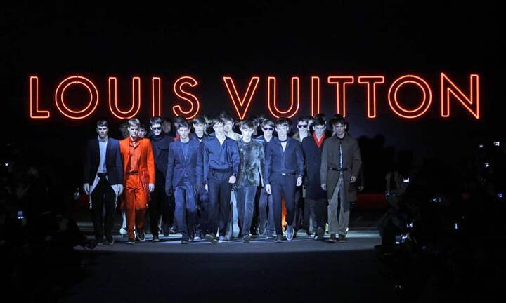 Rang 1: Moët Hennessy Louis Vuitton ist mit grossem Abstand weltweiter Branchenführer in der Luxusgüterindustrie. Louis Vuitton, Fendi, Loewe, Marc Jacobs und weitere Marken des Konzerns setzten rund 21 Milliarden Dollar um.