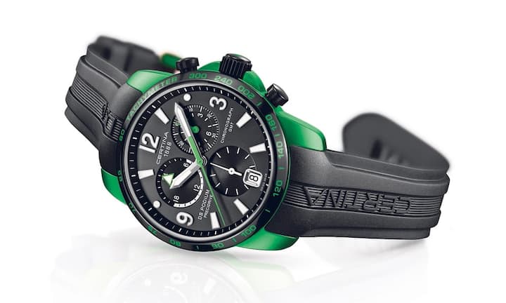 Certina DS Podium GMT: Das Gehäuse (42 Millimeter) der GMT Aluminium ist halb so schwer wie ein vergleichbares Case aus Titan. Und Alu lässt sich farbig eloxieren, beispielsweise in Certina-Grün. Für den Antrieb sorgt das ETA-Precidrive-Quarzwerk mit zweiter Zeitzone. Als Ergänzung der Kollektion gibt es den Chronograph auch mit rotem Gehäuse. Preis: 660 Franken