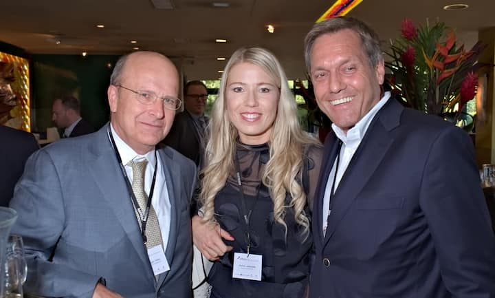 Peter Baltensberger, Partner, Egon Zehnder International;
Jeannette Fischer, Relationship Manager, Bank von Roll AG;
Ralph Sauser, CEO, Bank von Roll AG