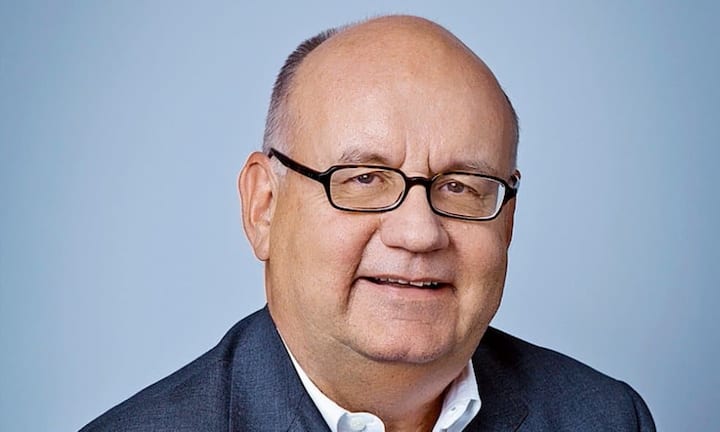 Urs Heller:Als Chefredaktor beim «Gault Millau» macht er Spitzenköche zu Starköchen, rückt Newcomer ins Rampenlicht, krönt Fünfsternehotels und Sommeliers.