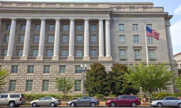 7. Inflationsindexierte US-Staatsanleihen (TIPS)Das UBS CIO erwartet, dass TIPS vom stärkeren Lohnwachstum, der Stabilisierung der Ölpreise, potenziellen fiskalischen Impulsen und einem schwächeren US-Dollar profitieren werden.