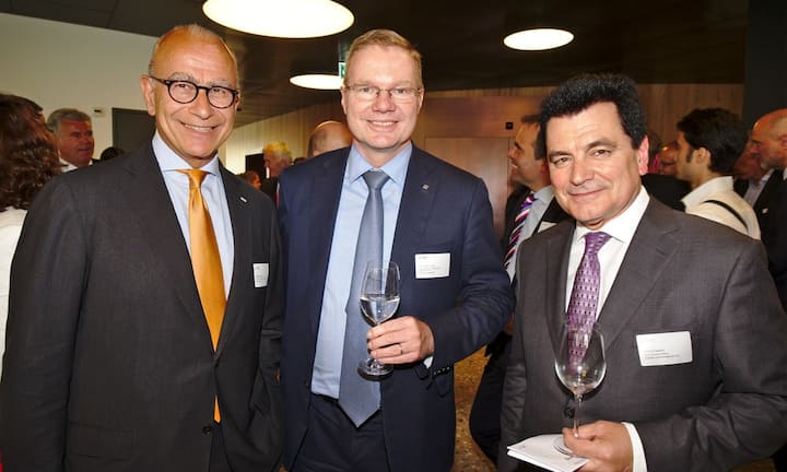 Robert Jeanbart, Division CEO Financial Information, SIX Group AG;
Jürg Bühlmann, Leiter Logistik und Mitglied der Generaldirektion, Zürcher Kantonalbank;
Dominik Gaillard, COO, Vontobel Asset Management AG
