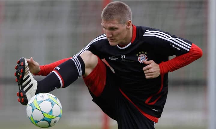 Teilen sich den 10. Platz: Der Deutsche Bastian Schweinsteiger (Bayern München) und...