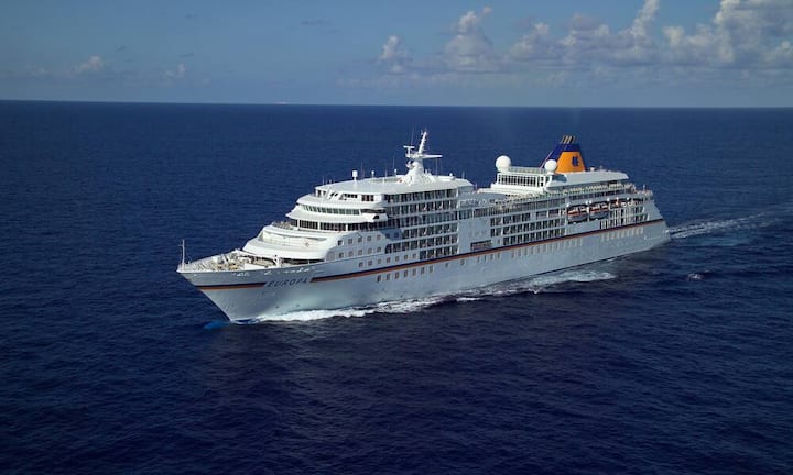 Jeden Morgen in einem anderen Hafen aufwachen und nach dem Frühstück auf einen der weltweit schönsten Golfplätze spielen - das erwartet die Gäste der «Golf & Cruise»-Reisen an Bord des Luxusschiffes MS Europa...