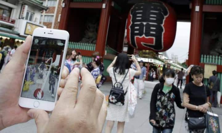 Ein Pikachu vor dem Donnertor des Asakusa-Schreins in Tokio: Mit Pokémon Go hat die virtuell erweiterte Realität ein neues Level der Popularität erreicht.