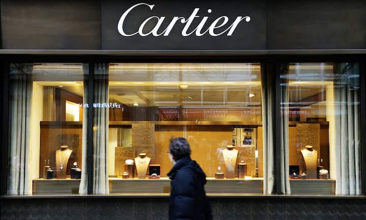 Der Name Cartier steht für prachtvolle Pariser Juwelierkunst und für feine Uhren. Die Marke gehört dem Richemont-Konzern an, der einen Umsatz von fast 11 Milliarden Euro jährlich verschreibt.