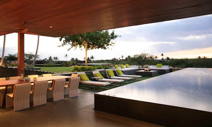 … ein und nutzt zum Heizen die warmen Lavaquellen der Insel. Für das Warmwasser wurde das Dach aus…