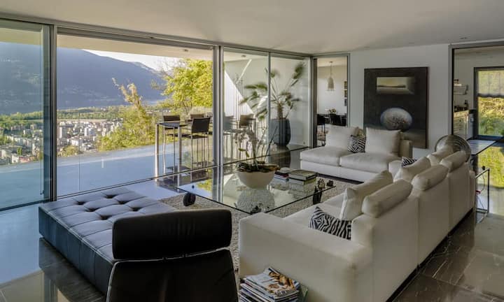 Neben der Küche steht ein Gästezimmer mit WC/Dusche zur Verfügung.