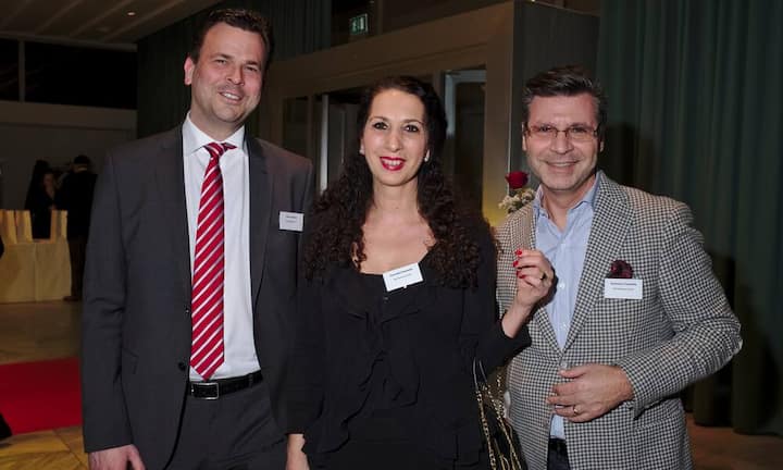 Thierry Bühler, Associate Director, Nordea Bank S.A.;
Concetta Fasanella, Inhaberin, P&I Parfums GmbH;
Domenico Fasanella, Inhaber, p&I Parfums GmbH (v.l.n.r.)