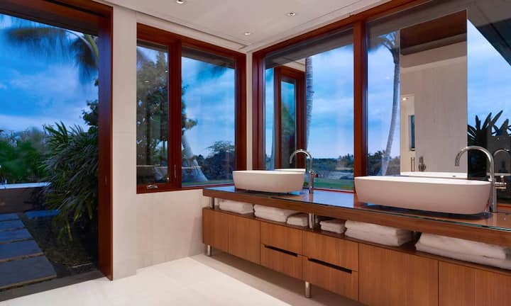 … Solarpanels gebaut. Entwickelt wurde das puristische Gebäude von Belzberg Architects. Den Eigentümern…