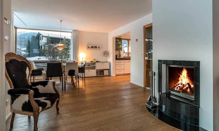 Neu eingesetzte Panoramafenster sorgen in den Räumen für eine gute Lichtdurchflutung sowie schöne Aussicht.