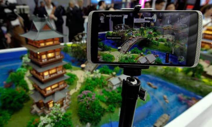 Die Chinesen von ZTE präsentierten dann auch noch die Fotokraft ihres neuesten Geräts, dem Modell Axon.