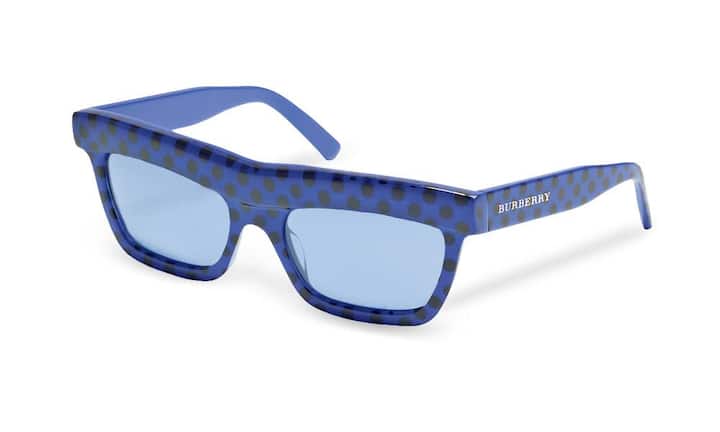 Burberry Mutiger Blick: Die Sonnenbrille von Burberry Prorsum ist ein kräftiges modisches Signal. Sie bildet einen Kontrast zum braven Business Look und peppt ihn auf. Ein Must-have für stylishe Manager mit Mut zur Farbe. Preis: 269 Franken