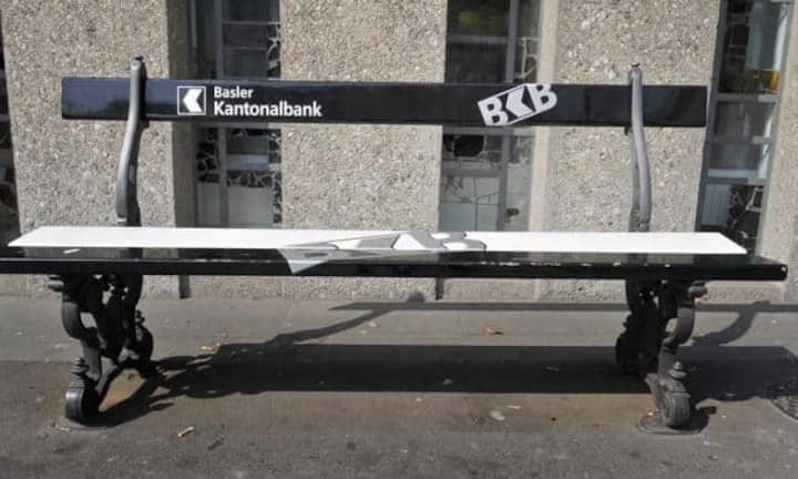 Auch bei der Basler Kantonalbank wurden 2013 unrechtmässige Gewinne fällig. 2,64 Millionen Franken überwies die BKB dem Bund. Wie bei der Tochter Bank Coop hatte die Finma «erhebliche Unregelmässigkeiten» im Handel mit Partizipationsscheinen festgestellt. Die Rüge hatte Konsequenzen...