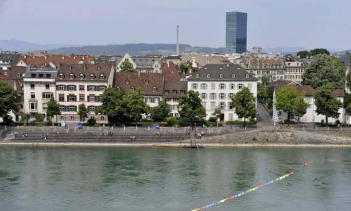 Rang 3: Basler Messeturm in Basel, 105 Meter, 2003