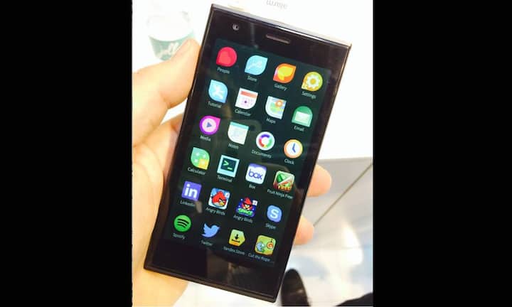 Und noch ein Exot: Jolla ist ein neuer finnischer Anbieter, der auf das Betriebssystem Sailfish setzt. Das entstand aus dem ehemaligen Meego, das zwar tolle Kritikern erhielt, aber von Nokia aufgegeben wurde. Es soll besonders sicher sein, vor allem ist es kompatibel mit Android. Die AUswahl an proprietären Apps ist hingegen beschränkt. Immerhin, Angry Birds gibt es schon mal. Das Smartphone ist erhältlich für umgerechnet 480 Franken.