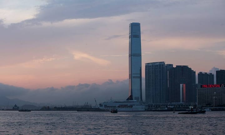 Platz 9: International Commerce Centre, Hongkong Von der Aussichtsplattform «Sky100» im 100. Stockwerk auf rund 387 Metern Höhe haben Besucher einen atemberaubenden Blick auf die Metropole Hongkong.