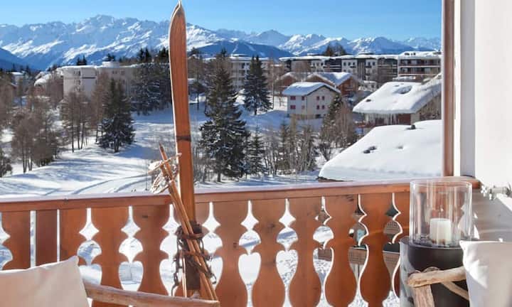 Neben dem hervorragenden, weitläufigen Skigebiet kann auch Schlittschuhlaufen, Bergwandern, Mountainbiken, Tennisspielen, Reiten oder einfach nur Shoppen in den zahlreichen Geschäften und exklusiven Boutiquen des Ortes auf dem Programm stehen.