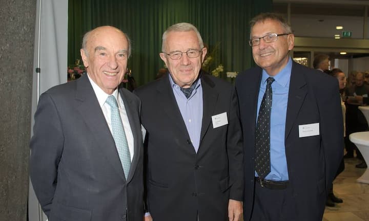 Der Startanlass des HSG Alumni Seniors Chapter lockte gut über 300 ehemalige HSG-Absolventen im Alter über 60 Jahren ins ausgebuchte Kunsthaus, wo sie unter dem Motto «Früher war alles besser!» in Erinnerungen schwelgten. Hier auf dem Bild: Hans-Rudolf Merz, Alt-Bundesrat; Arnold Koller, Alt-Bundesrat; Dumeni Columberg, ehemaliger Nationalrat. Bilder: Markus Senn