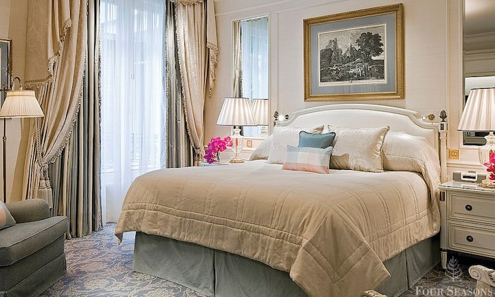 Für 400 Franken (also 16'200 Franken) mehr nächtigt es sich in der Stadt der Liebe ...