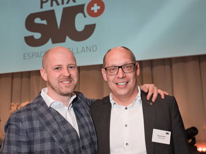 Milo Gasser, CEO Asic Robotics, Preisgewinner;Stefan Berger, StadtprÃ¤sident Burgdorf