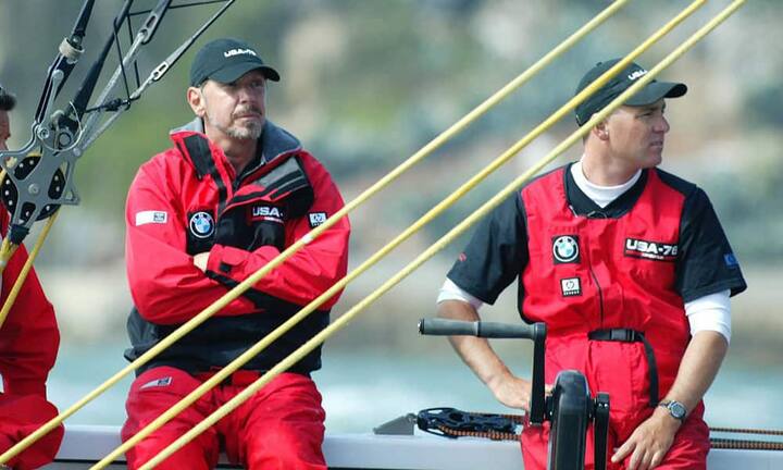 Oracle-Chef Larry Ellison (geschätztes Vermögen 49,9 Milliarden Dollar) hat während seiner Studienzeit mit dem Segeln angefangen: Als er 22 Jahre alt war, schrieb er sich bei einem Segelkurs der Universität von Kalifornien ein. Heute gehört er zum Segelteam «Oracle Team USA» und nimmt mit diesem regelmässig an Rennen teil. 2010 und 2013 hat er mit seinem Team sogar die prestigeträchtige Segelregatta America’s Cup gewonnen.