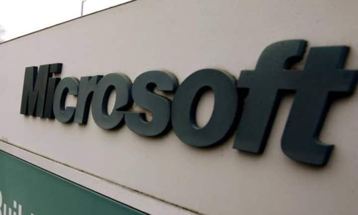 2008: Microsoft bietet rund 45 Milliarden Dollar für Yahoo, um sein Web-Geschäft im Konkurrenzkampf mit Google aufzurüsten. Mitgründer Yang, der Semel inzwischen an der Spitze abgelöst hatte, lehnt ab.