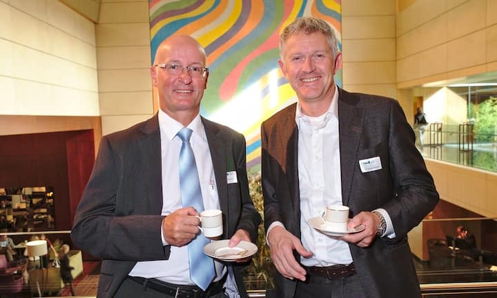 Leona Chandra Kruse, Studentin;
Thomas Krey, Head of Investment Communication, Bank Vontobel AG