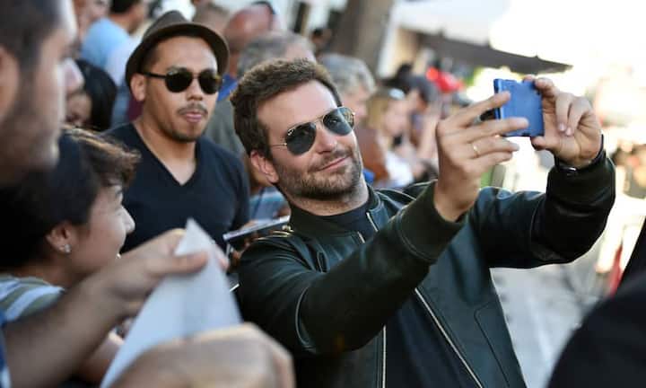 Platz 3: Bradley Cooper. Bekannt wurde er mit seiner Rolle im Film «Hangover», es folgten Nominierungen für den Oscar und den Golden Globe als bester Hauptdarsteller. Finanziell half ihm das aus: Vor allem mit seinen Rollen in «Hangover» und «American Hustle» verdiente der 39-Jährige etwa 46 Millionen Dollar.