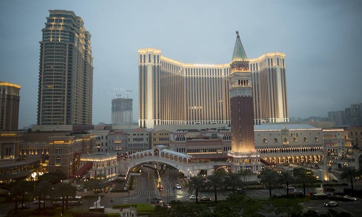 Platz 3: Macao Ähnlich hochpreisig wie in der kostspieligen Destination Miami ist es in Macao. Auch hier liegt der Durchschnittspreis für eine Unterkunft bei 162 Franken. Dies überrascht wenig, ist die chinesische Sonderverwaltungszone doch die südostasiatische Kasino-Stadt.