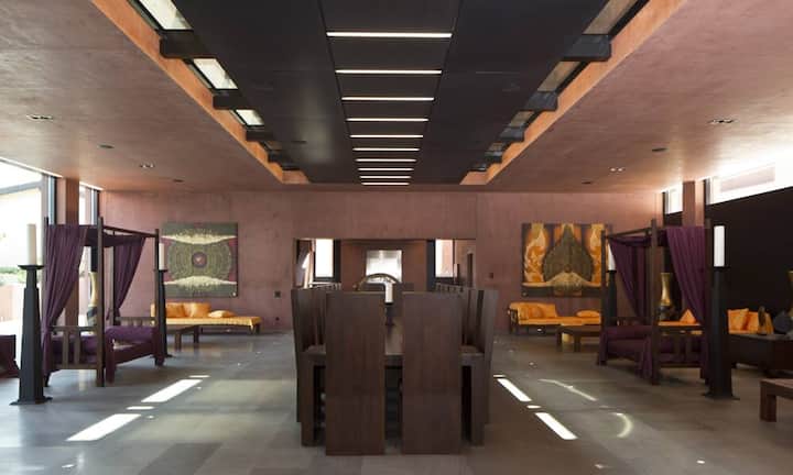 … mit einmaligem und riesigem Wohn-Essbereich von 265 m².