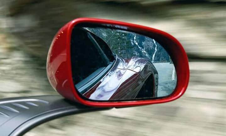 Rückspiegel des Spider: der Ort, wo man die anderen Verkehrsteilnehmer häufiger sieht.
