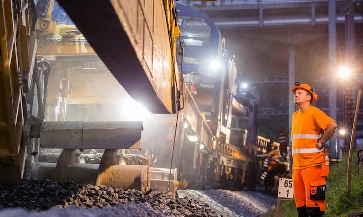 Bahninfrastruktur: Plus 200 Millionen FrankenDie Kantone müssen ab 2016 jährlich 500 Millionen Franken in den Bahninfrastrukturfonds (BIF) einzahlen. Im Gegenzug sparen sie bei der Privatbahn-Infrastruktur rund 300 Millionen Franken pro Jahr.