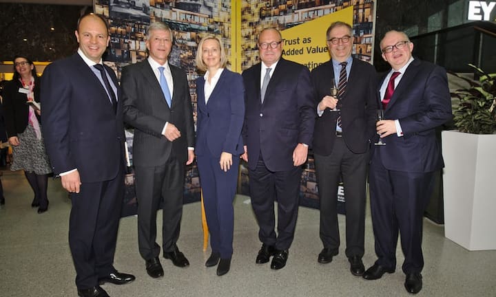 Marcel Stalder, CEO, EY Schweiz;
Rolf Dörig, Panelist;
Marianne Janik, CEO, Microsoft Schweiz;
Andreas Schmid, Panelist;
Peter Kurer, Panelist;
Heinrich Christen, Partner, EY Schweiz und Panel-Moderator;