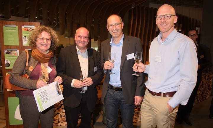 Claire-Lise Suter Thalmann, BAFU;
Andreas Keel, Holzenergie Schweiz;
Markus Heitzmann, Heitzmann AG;
Marco von Wyl, Energie & Holz