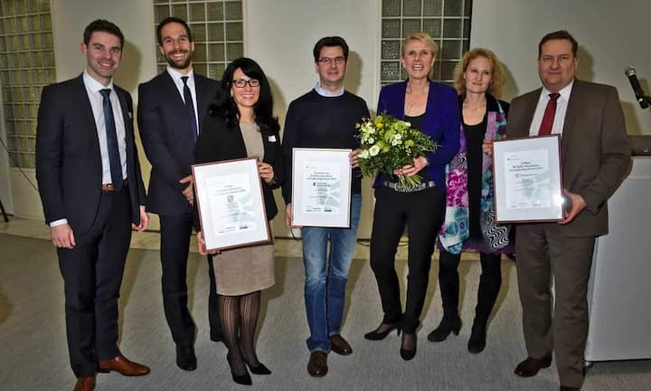 Robert Fallbacher, Project Manager Dealer Academy, Porsche;
Matthias Wiesinger, Leiter Vertriebsnetzqualifizierung, Porsche;
Barbara Vollert, Porsche
Alex Villiger, Preisträger des Excellence in Leadership Award, Leiter Personal, Graubündner Kantonalbank;
Heike Bruch, Professorin, Direktorin I.FPM-HSG;
Hans-Christian Witthauer, Bundesagentur für Arbeit;
Simone Angress-Pletsch, Senior Expertin für Führungskompetenz und Strategievermittlung, Bundesagentur für Arbeit