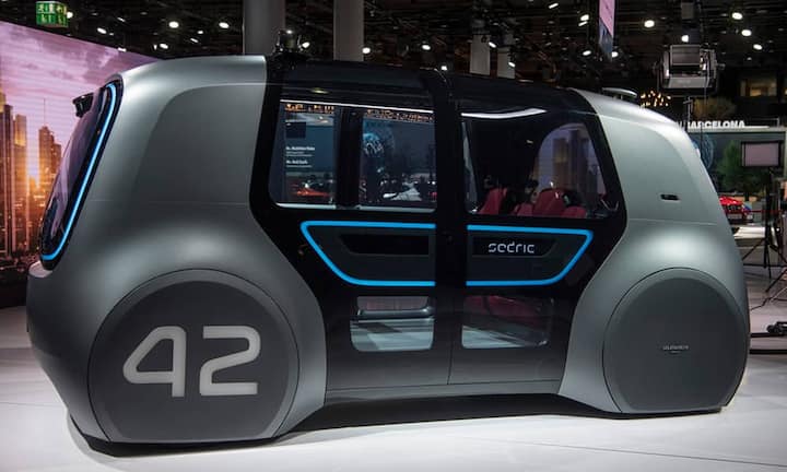 Volkswagen: Der Wolfsburger Mutterkonzern hat die Studie eines selbstfahrenden Wagens bereits im Frühjahr auf der Genfer Automesse gezeigt. Der an einen futuristischen Minibus erinnernde «Sedric» soll auf Knopfdruck heranrollen und seine Passagiere automatisch ans Ziel bringen.