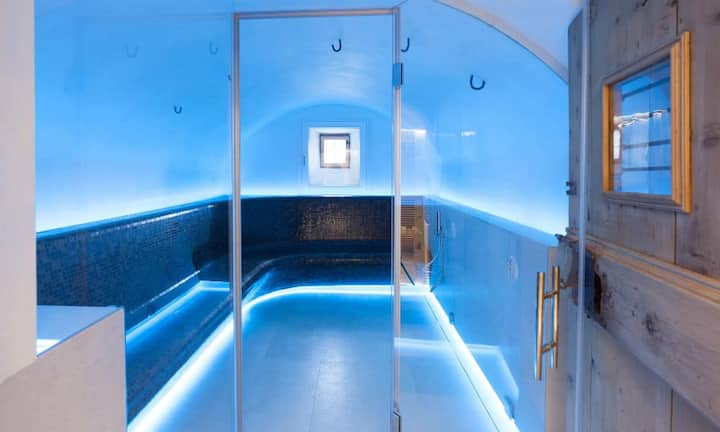 Die Villa steht in Pontresina im Oberengadin. St. Moritz ist innert zehn Minuten mit dem Auto zu erreichen. Preis: 18'000'000 CHF Quelle und Bilder: Engel & Völkers