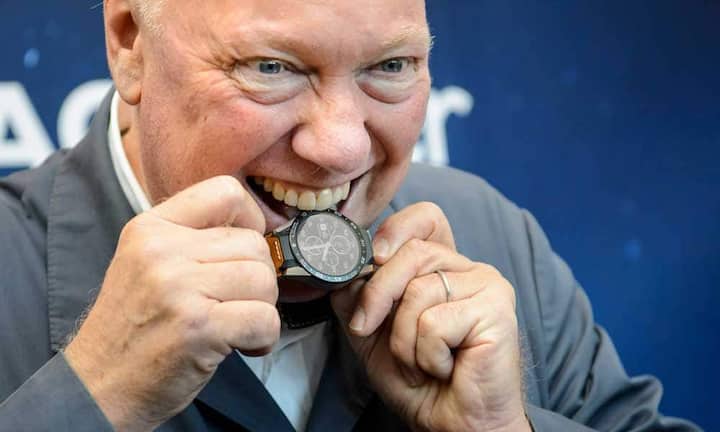 Die Gegner:
Direktester Gegenspieler von Georges Kern, jedenfalls wenn es um Funktion und Machtfülle in einem Konzern geht, ist Jean-Claude Biver, der beim Luxus-Giganten LVMH eine ähnliche Funktion innehat wie Kern bei der Richemont-Gruppe.