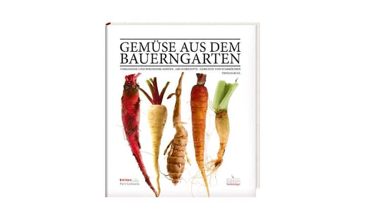 Viele Köche definieren ihr Können über die Zubereitung von edlem Fleisch. Immer häufiger kommen solche Gerichte, vor allem bei einer neuen Generation Kulinarik- Trendsetter, gar nicht gut an. Im Zuge davon rückt Gemüsein den Mittelpunkt des Tellers. Einen prominenten Auftritt bekommt die Ernte aus dem Bauerngarten in diesem grandiosen Kochbuch. Das Werk fasst verloren gegangenes Know-how lesenswert zusammen.
«Gemüse aus dem Bauerngarten», Edition Fackelträger, ca. 75 Fr.
