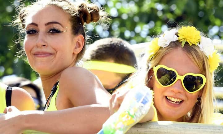 Nach dem Umzug werden auf den acht Bühnen rund um das Seebecken noch bis Mitternacht international bekannte DJs auflegen. Im Anschluss finden im Raum Zürich über 100 Partys in verschiedenen Clubs und Locations statt.