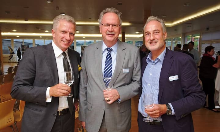 Steffen Pawelzik, Banque Pictet & Cie SA;
Björn E. Hoffmann, Bären-Apotheke AG Zürich;
Urs S. Hofer, Convalix GmbH