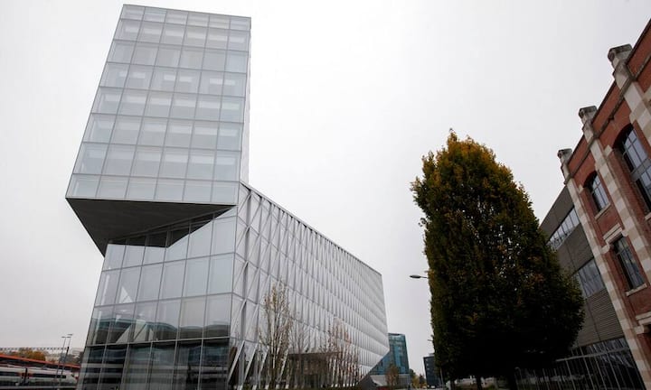 Nach drei Jahren Bauzeit steht der neue internationale Hauptsitz von Japan Tobacco International (JTI) in Genf.