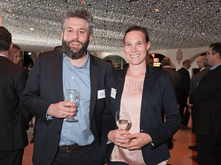 Beni MÃ¼ller, Swisscard AECS GmbH;Stefanie Aubert, Credit Suisse (Schweiz) AG