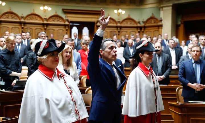 Ignazio Cassis wird als Bundesrat und Nachfolger von Didier Burkhalter vereidigt.