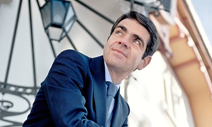 Jérôme LambertHead of Operations RichemontNachdem er Chef der Marke Montblanc in Hamburg war, kann er jetzt seine Zelte wieder in Genf aufschlagen: Richemont-Präsident Johann Rupert hat ihn in die oberste Führungsebene berufen, Lambert wird Head of Operations und oberster Chef über alle Konzernmarken, die nicht eindeutig zu den Sparten Uhren und Joaillerie gehören. Zu seinem Portefeuille gehört auch die Marke Montblanc.Alban Kakulya