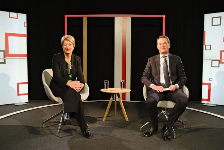 Bundesrätin Karin Keller-Sutter und BILANZ-Chefredaktor Dirk Schütz